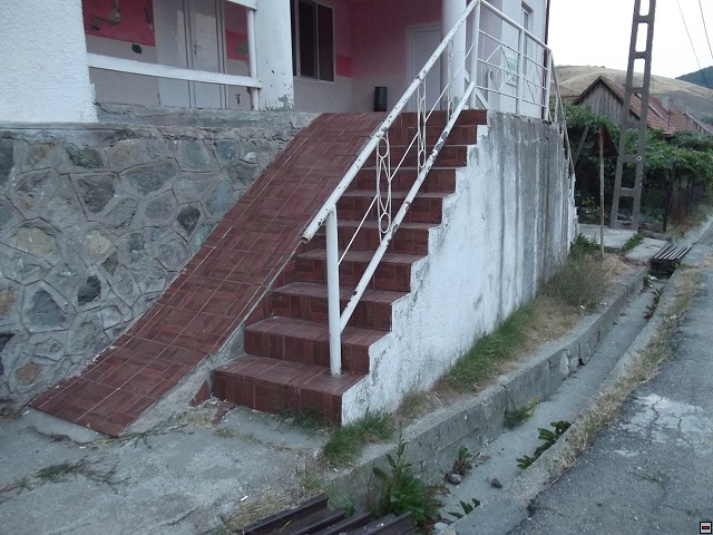 img00196.jpg