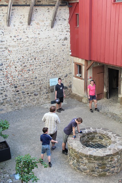 img00037.jpg